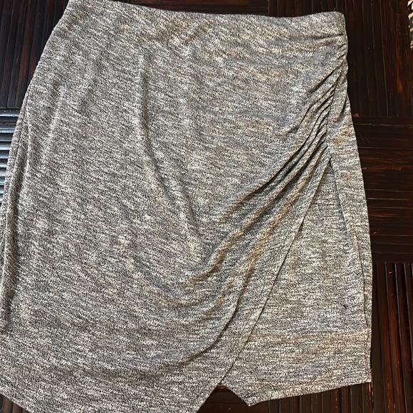 Gray faux wrap asymmetrical skirt with elastic waist, jersey material - Picture 2 of 10